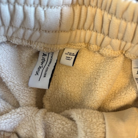 & Other Stories Cream Sweat Shorts Drawstring Pull On Stretch Khaki EU 36 - Picture 3 of 9